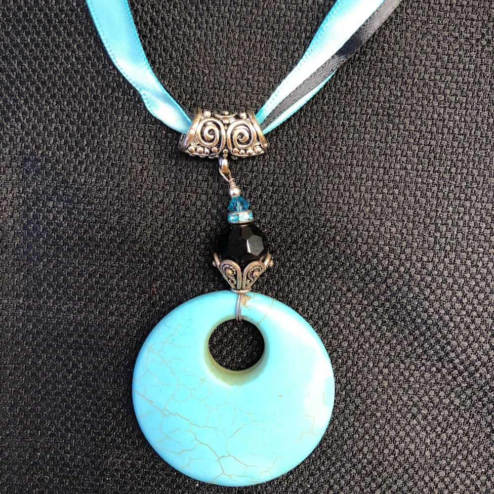 Ribbon/pendant necklace